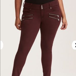 Torrid maroon wash jean jegging 26R like new
